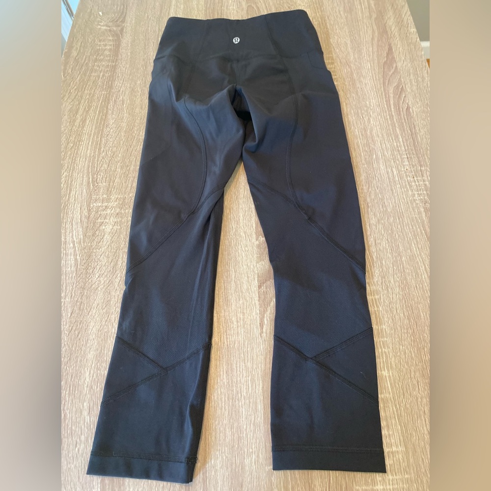 Lulu lemon size 2 black ankle length leggings